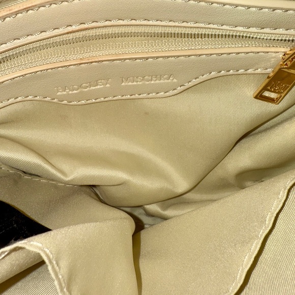 Badgley Mischka Ivory Saddle Crossbody Bag – Gold Ring Closure - Picture 6 of 7